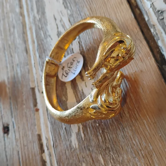 Vintage Trifari RARE 1960s Big Cat Fighting Dueling Hinged Clamper Bracelet